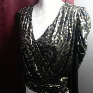 A. Calin by flying tomato animal print crinkle sleeve v neck top size L